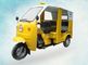 Triciclo del motore del passeggero della benzina della benzina con la cabina di driver ed il tetto del ferro, gialli